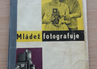 1-kniha-tomášek-mládež-fotografuje