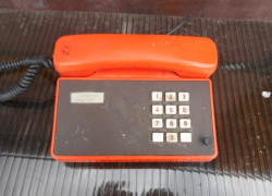 Tlačítkový retro telefon Tesla Stropkov