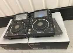 Pioneer CDJ-3000, Pioneer DJ DJM-A9 , Pioneer CDJ-2000NXS2, Pioneer DJM-900NXS2, Pioneer DJ DJM-V10-LF , Pioneer DJ DJM-S11, PLAYdifferently MODEL 1