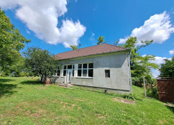 Predaj 2i RD ( hospodárska usadlosť) v Kolárove, časť Veľký Ostrov