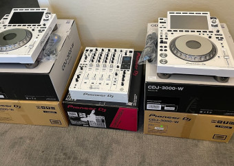 PioneerCDJ-3000-w2andDJM-900NXS2-WlimitedWhitenew