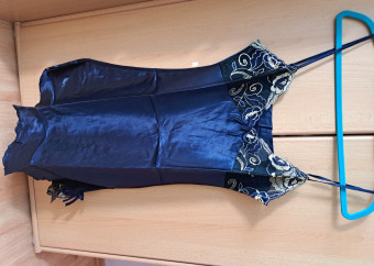 1-nočná-košieľka-ramienka-modrá-satén