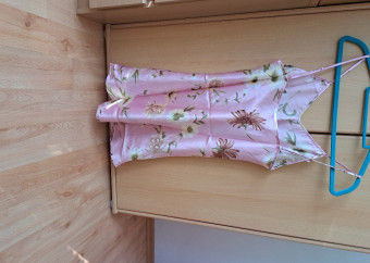 2-nočná-košieľka-ružová-kvety-ramienka-satén