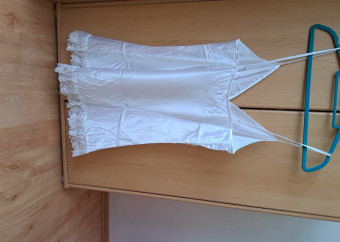 2-súprava-košieľka-tangá-biela-satén-čipka-ramienka