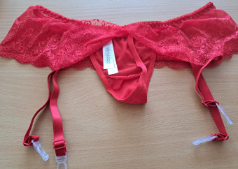 2-podväzkový-pás-všité-tanga-červená