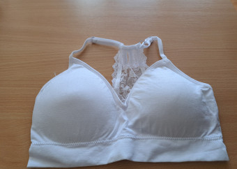 1-podprsenka-biela-bez-zapínania