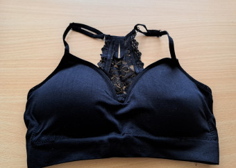 1-podprsenka-čierna-bez-zapínania