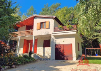 2-duchonka-chata-predaj-pohlad-na-chatu-ihrisko-pre-deti