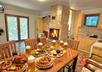 20-duchonka-chata-predaj-obyvacka-kuchyna-prizemie