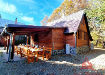 2-duchonka-chata-predaj-posedenie-pod-strechou