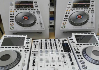 new Pioneer CDJ-3000-w (2) and DJM-900NXS2-W limited White