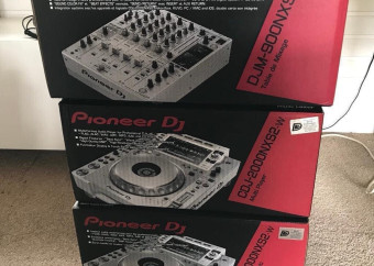 white-limited-2x-pioneer-cdj-2000-nxs2W DJM-Nxs2W packaged