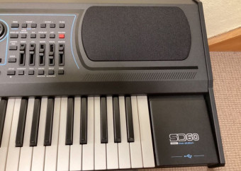 83720_ketron_sd60_61_keys_side_view_thb